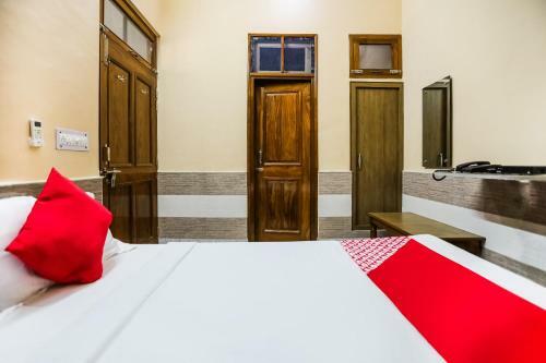 Oyo 40880 Hotel Shashi