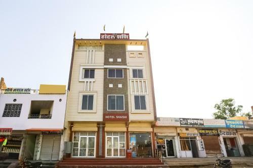 Oyo 40880 Hotel Shashi
