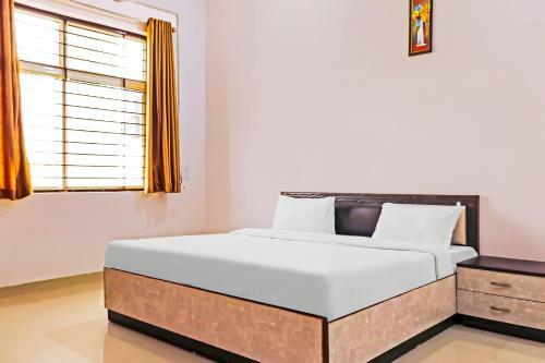Collection O 83142 Hotel Hari Om Inn