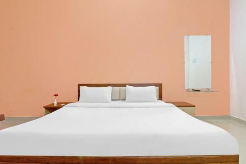 Collection O 83142 Hotel Hari Om Inn