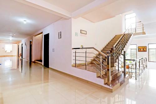 Collection O 83142 Hotel Hari Om Inn
