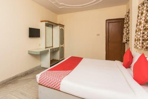 Oyo 18333 Hotel The Awesome