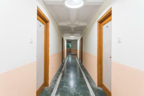 Oyo 18333 Hotel The Awesome