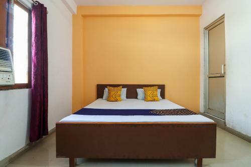 Spot On 43885 Hotel Laxmi Narayan