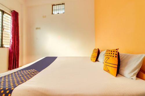 Spot On 43885 Hotel Laxmi Narayan