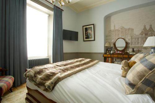 Crown Hotel