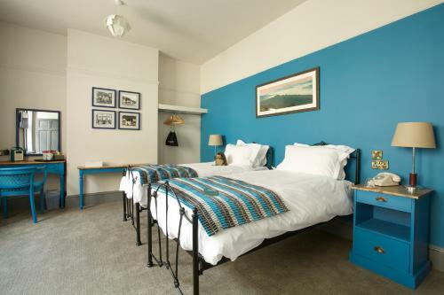 Crown Hotel