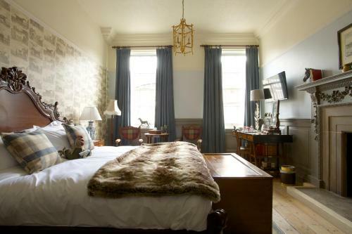 Crown Hotel