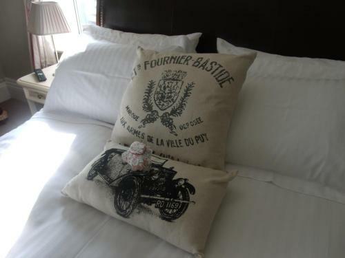 Bed & Breakfast Hooray Henrys