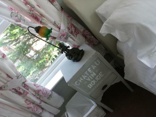 Bed & Breakfast Hooray Henrys
