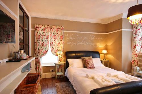 Bed & Breakfast Hooray Henrys