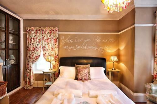 Bed & Breakfast Hooray Henrys