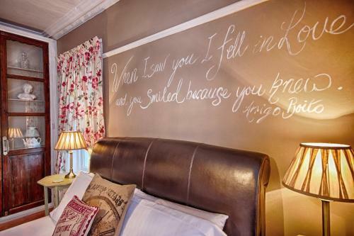 Bed & Breakfast Hooray Henrys