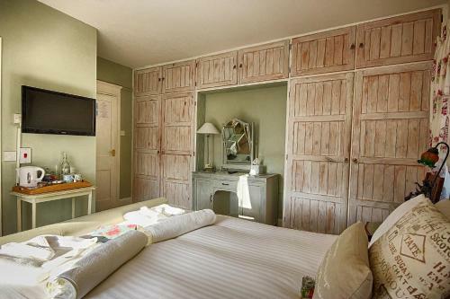 Bed & Breakfast Hooray Henrys