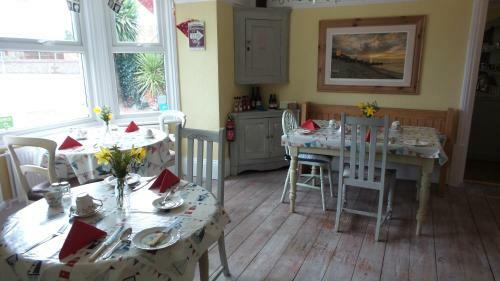 Bed & Breakfast Hooray Henrys