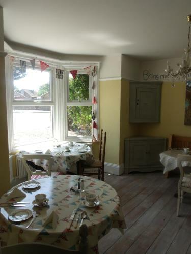 Bed & Breakfast Hooray Henrys