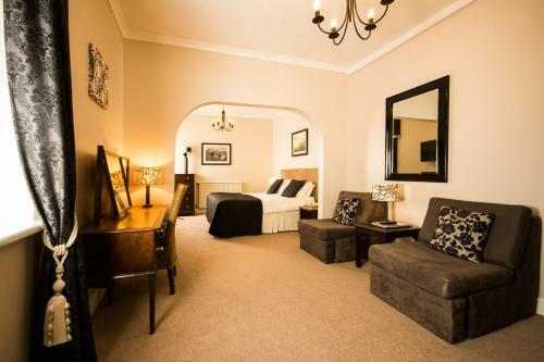 The Manor Hotel