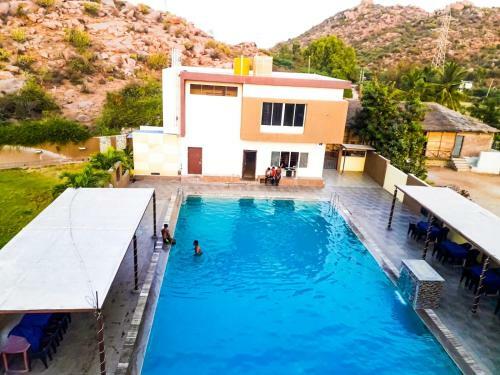 Hotel 3 Season?s Hampi
