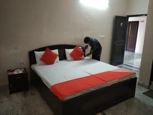 Oyo 63361 Hotel Akash Green Field