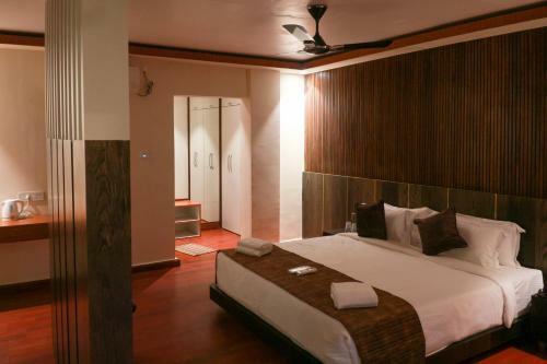 Hotel Obsidian Blue