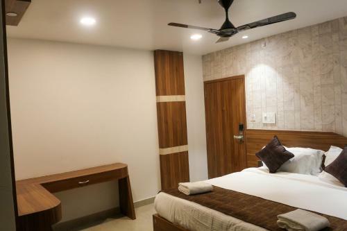 Hotel Obsidian Blue