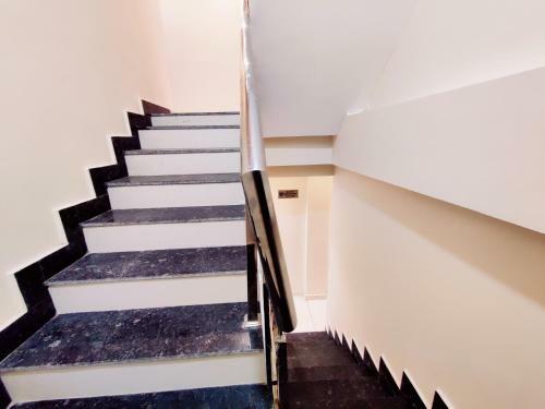 Perfect Stayz Dwarkesh - Hotel Near Haridwar Railway Station