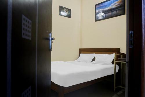 Spot On 82287 Hotel Gold Stone