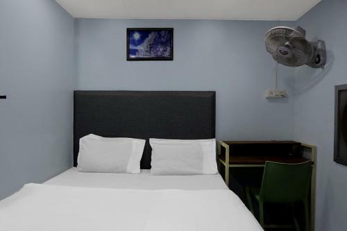 Spot On 82287 Hotel Gold Stone