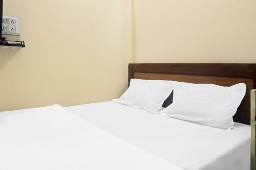 Spot On 82287 Hotel Gold Stone
