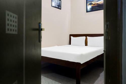Spot On 82287 Hotel Gold Stone