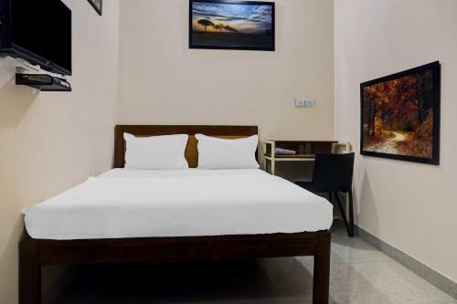 Spot On 82287 Hotel Gold Stone