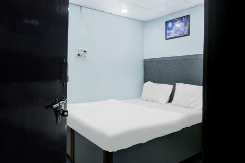 Spot On 82287 Hotel Gold Stone