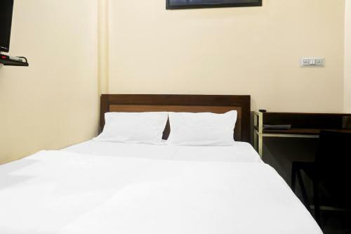 Spot On 82287 Hotel Gold Stone