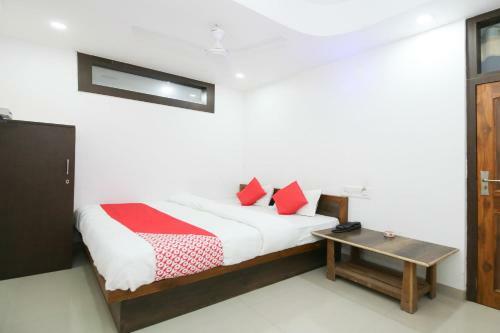 Oyo 29788 Hotel Tushar Palace