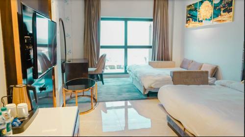 Hotel Shawn Elizey