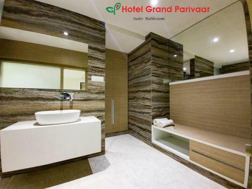 Hotel Grand Parivaar