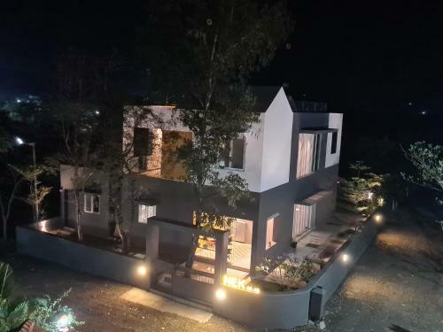 Nek Villa With French Pool