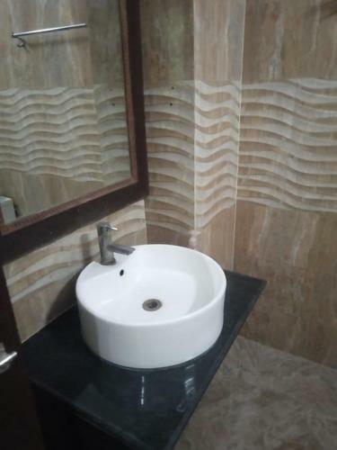 Hotel Siddharth By Wb Economy