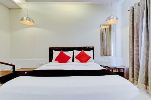 Hotel Capital O 81651 City Palace
