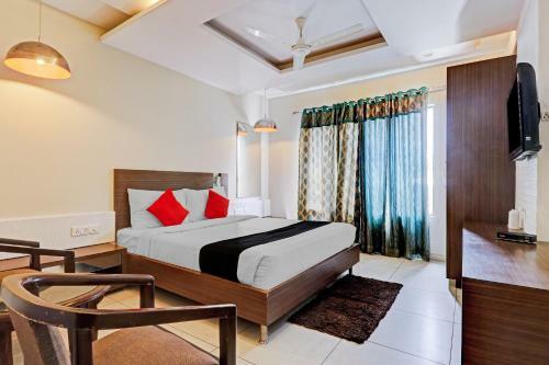Hotel Capital O 81651 City Palace