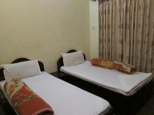 Single Bed Room With Private Bathroom