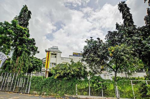 Capital O 82005 Hotel Shree Villa