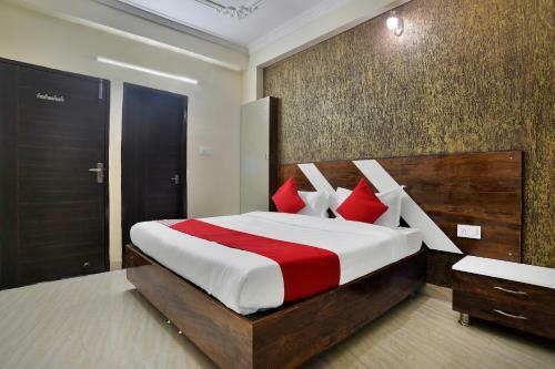 Oyo 82307 Hotel Zodiac