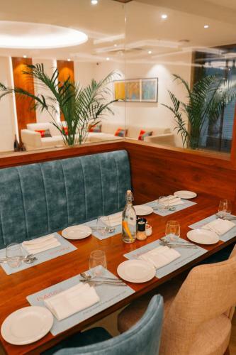 Hotel Playotel Premier Vijay Nagar