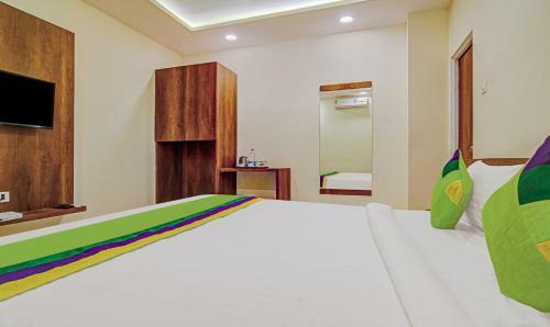 Hotel Treebo Trend Royal Empire Indore