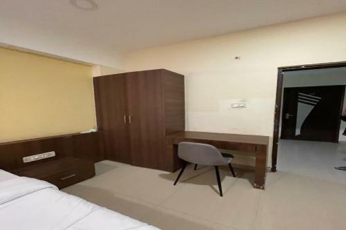 Collection O 84499 Hotel Nakshatra Inn