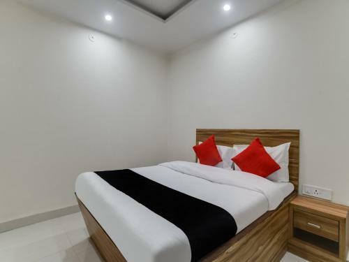 Capital O Ind689 Hotel Paradise Blue