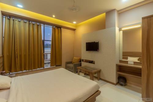 Hotel Giri Shankara