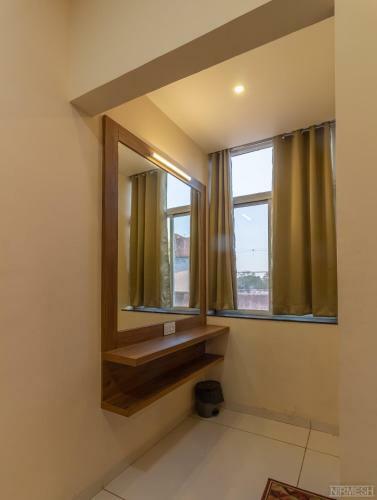 Hotel Giri Shankara