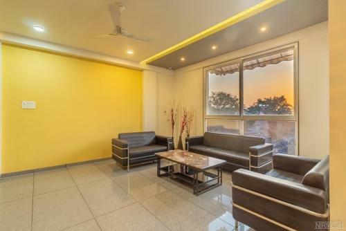 Hotel Giri Shankara